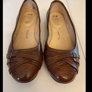 Time and Tru Women Shoes size 11w